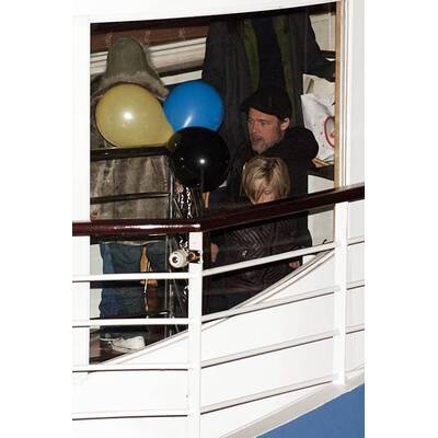 Brangelina schmeißen Geburtstags-Party auf Boot