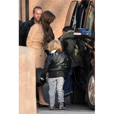 Angelina Jolie zeigt Vivienne, Shiloh, Zahara und Pax das Aquarium