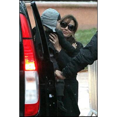 Angelina Jolie zeigt Vivienne, Shiloh, Zahara und Pax das Aquarium