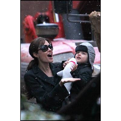 Angelina Jolie zeigt Vivienne, Shiloh, Zahara und Pax das Aquarium