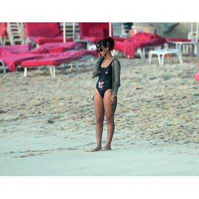 Rihanna im Panther-Badeanzug auf Barbados