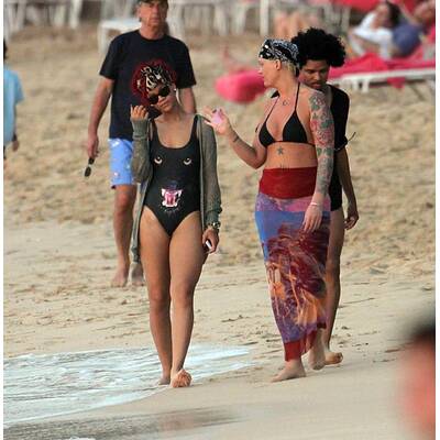 Rihanna im Panther-Badeanzug auf Barbados