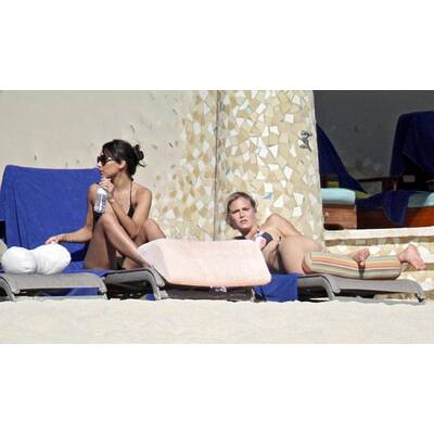 Sexy Badenixe: Supermodel Bar Refaeli in Mexiko