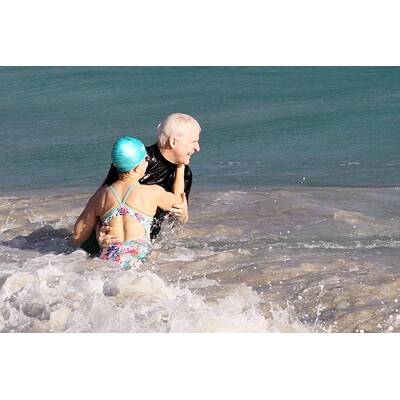 Steve Martin hat Spaß am Strand