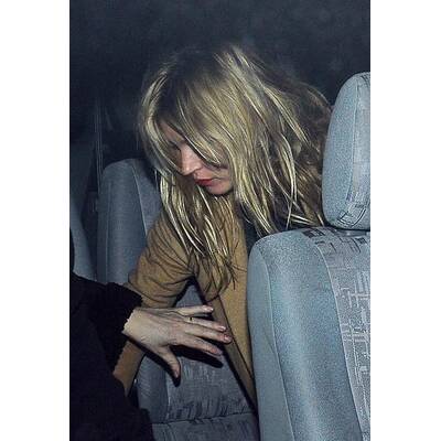 Angeschickert aus Club: Kate Moss hat zu viel erwischt