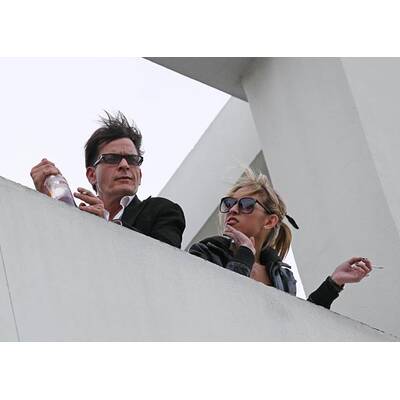 Charlie Sheen und 'Göttin' Natalie Kenly: Gute Laune trotz Kündigung