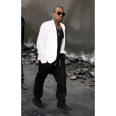 Kanye West präsentiert Kollektion in Paris
