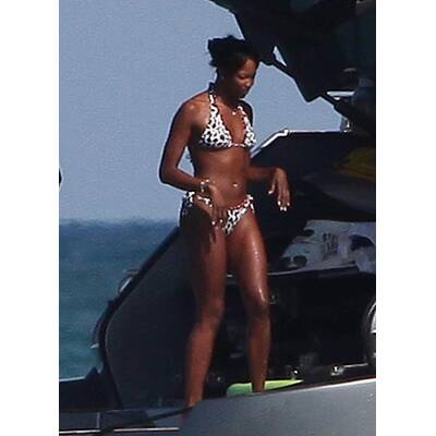 Bikini-Schönheit: Naomi Campbell, Sonne und Yacht