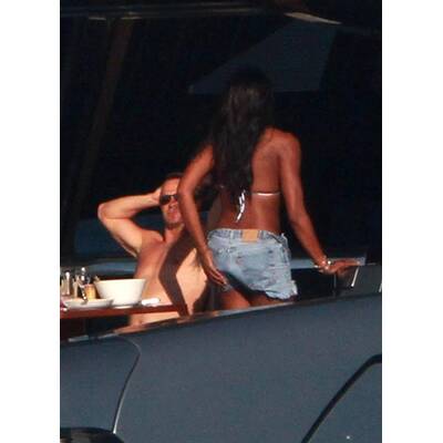 Bikini-Schönheit: Naomi Campbell, Sonne und Yacht