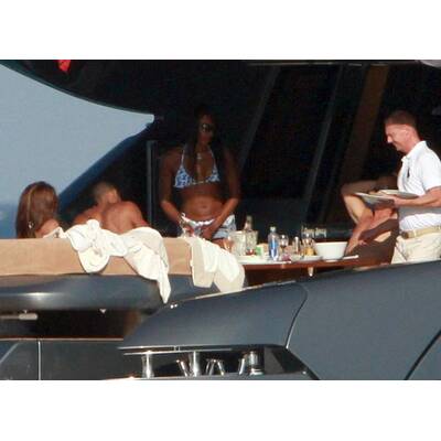 Bikini-Schönheit: Naomi Campbell, Sonne und Yacht