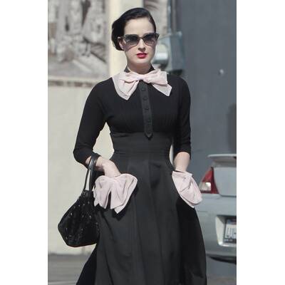 Dita von Teese bringt Beauty-Buch auf den Markt