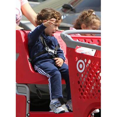 Max und Emme ohne Mama beim Shoppen