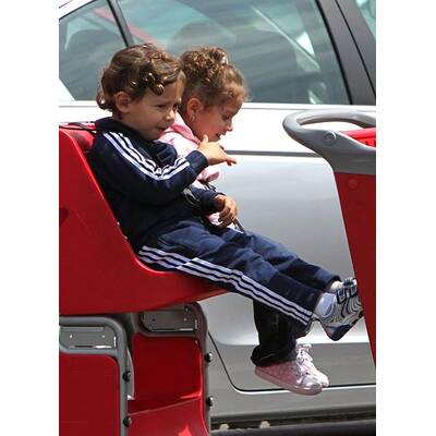 Max und Emme ohne Mama beim Shoppen