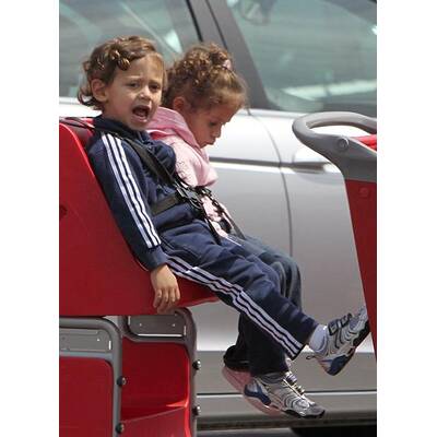 Max und Emme ohne Mama beim Shoppen