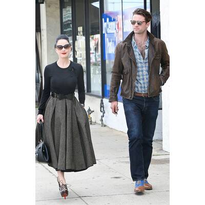 Dita von Teese lässt drunter blicken