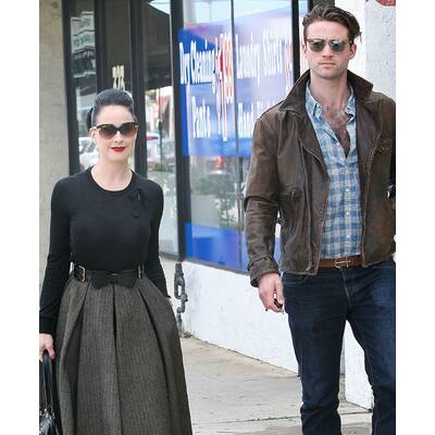 Dita von Teese lässt drunter blicken