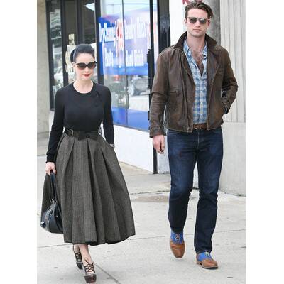 Dita von Teese lässt drunter blicken