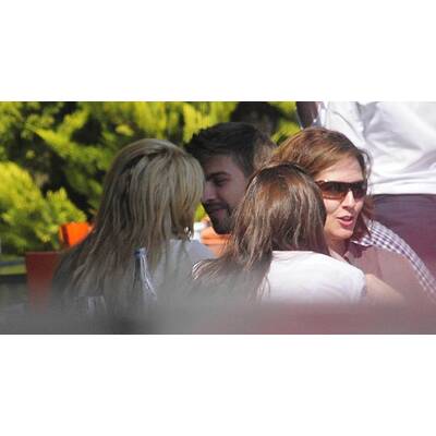 Shakria & Gerard Pique turteln in Barcelona