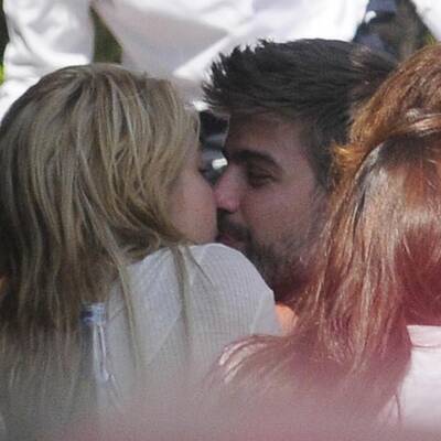 Shakria & Gerard Pique turteln in Barcelona