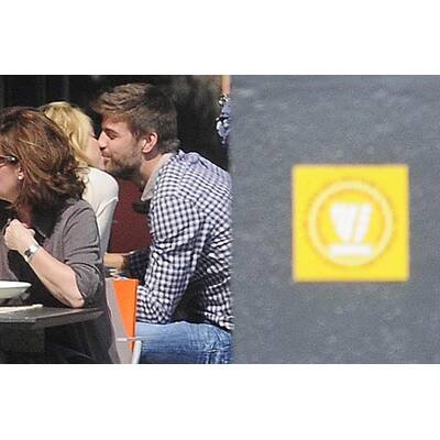Shakria & Gerard Pique turteln in Barcelona