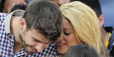 Shakria & Gerard Pique turteln in Barcelona