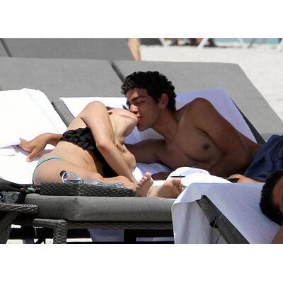 Noah Becker planscht mit Freundin Rafaela