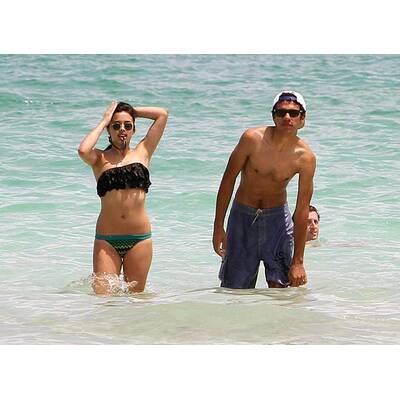 Noah Becker planscht mit Freundin Rafaela