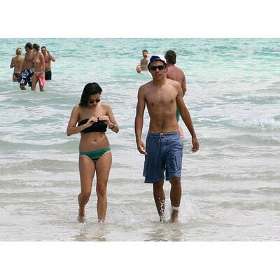 Noah Becker planscht mit Freundin Rafaela