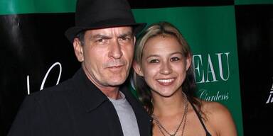 Charlie Sheen und Natalie Kenley