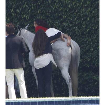 Eva Longoria: Oben ohne auf einem Schimmel