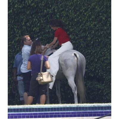 Eva Longoria: Oben ohne auf einem Schimmel