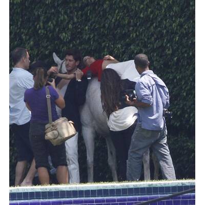 Eva Longoria: Oben ohne auf einem Schimmel