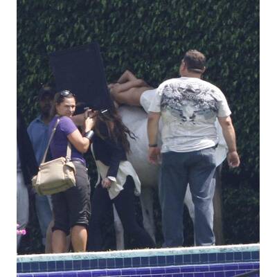 Eva Longoria: Oben ohne auf einem Schimmel