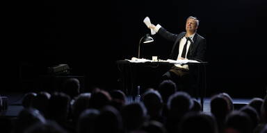 Jugendstiltheater Wiedereröffnung: Hochmair liest Kafka