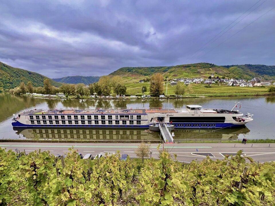 MS Charles Dickens vor Beilstein