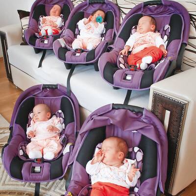 ÖSTERREICH besuchte die Fünflinge