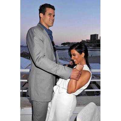 Kim Kardashian präsentiert ihren Verlobungsring