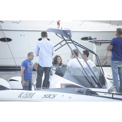 Michelle Rodriguez im Pfeif-drauf-Look