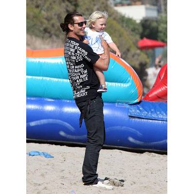 Gwen Stefani & Gavin Rossdale mit ihren Söhnen am Strand