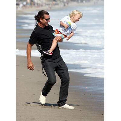 Gwen Stefani & Gavin Rossdale mit ihren Söhnen am Strand