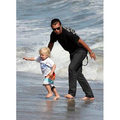 Gwen Stefani & Gavin Rossdale mit ihren Söhnen am Strand