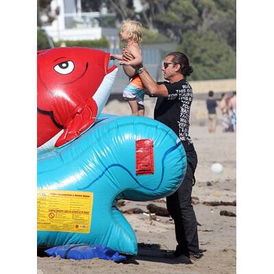 Gwen Stefani & Gavin Rossdale mit ihren Söhnen am Strand