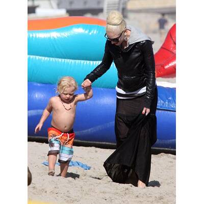 Gwen Stefani & Gavin Rossdale mit ihren Söhnen am Strand