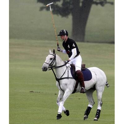 Im engen Shirt: Prinz Harry zeigt seinen Body