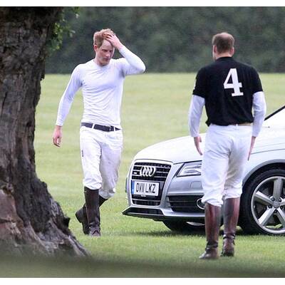 Im engen Shirt: Prinz Harry zeigt seinen Body