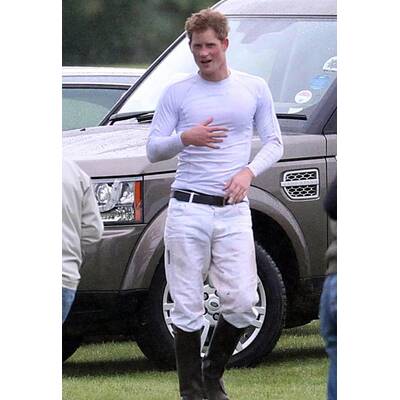 Im engen Shirt: Prinz Harry zeigt seinen Body