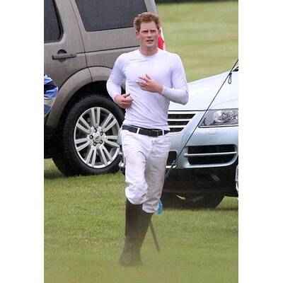 Im engen Shirt: Prinz Harry zeigt seinen Body