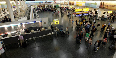 060811_terror_london_gatwick