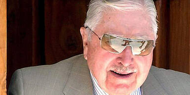 060819_pinochet2_apa