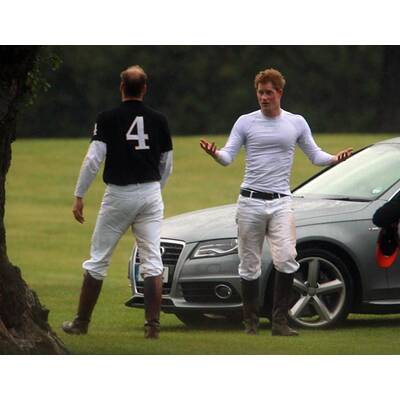 Im engen Shirt: Prinz Harry zeigt seinen Body